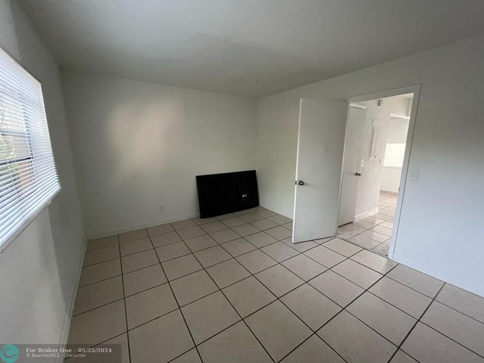 Active With Contract: $1,790 (1 beds, 1 baths, 850 Square Feet)