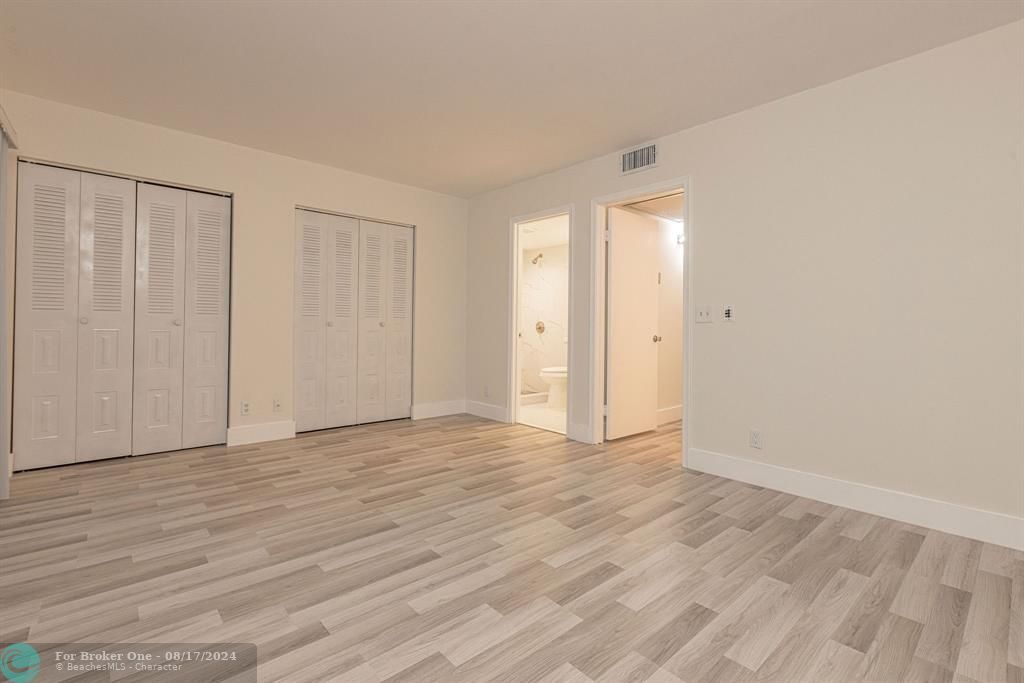 For Sale: $179,000 (1 beds, 1 baths, 811 Square Feet)