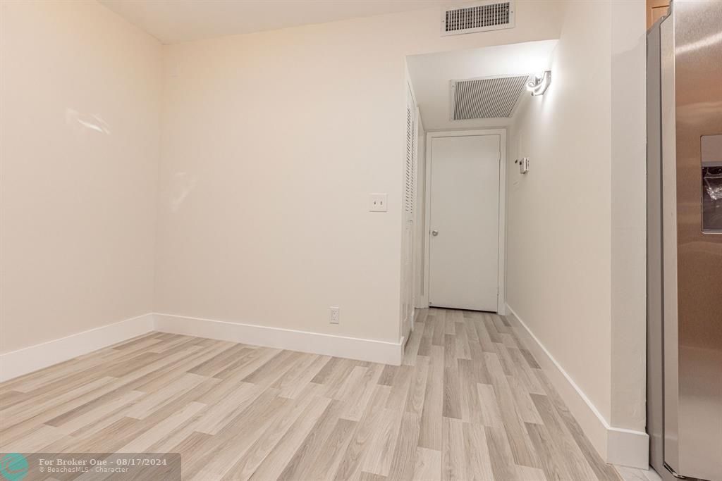 For Sale: $179,000 (1 beds, 1 baths, 811 Square Feet)