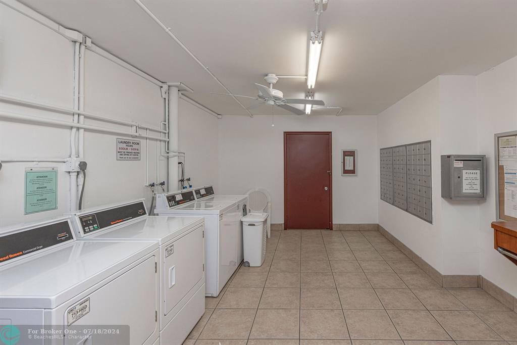 For Sale: $179,000 (1 beds, 1 baths, 811 Square Feet)