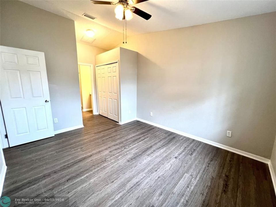 For Sale: $2,000 (3 beds, 2 baths, 1976 Square Feet)