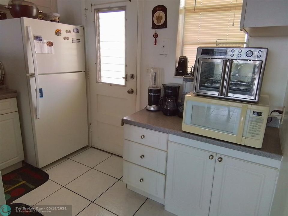 Active With Contract: $195,000 (1 beds, 1 baths, 768 Square Feet)