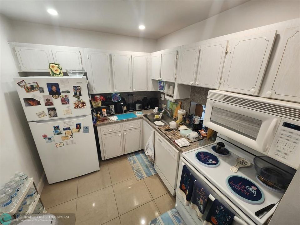 For Sale: $103,000 (1 beds, 1 baths, 850 Square Feet)