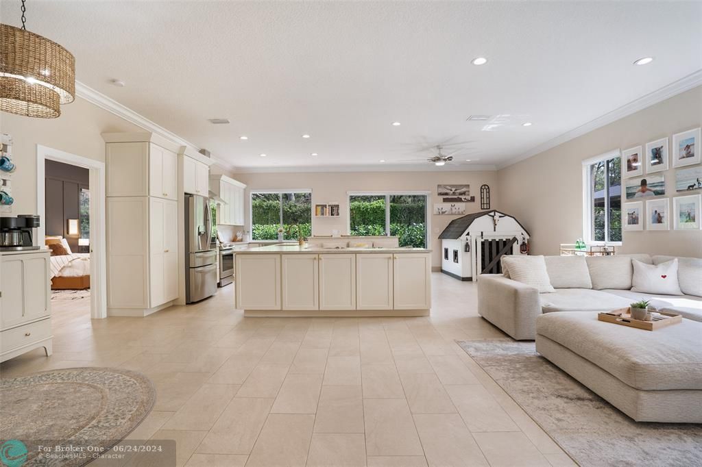 Recently Sold: $725,000 (4 beds, 3 baths, 2265 Square Feet)