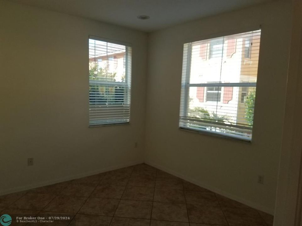 For Rent: $3,000 (4 beds, 3 baths, 1904 Square Feet)
