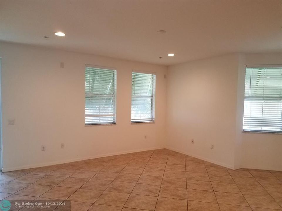 For Rent: $3,000 (4 beds, 3 baths, 1904 Square Feet)