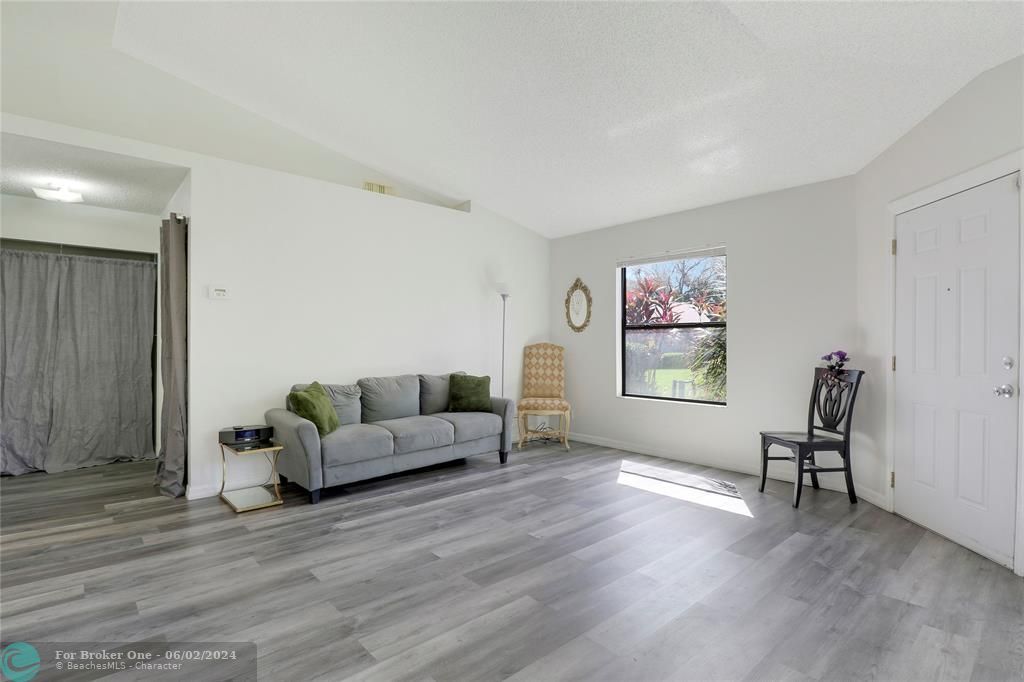 Recently Sold: $200,000 (2 beds, 2 baths, 1005 Square Feet)