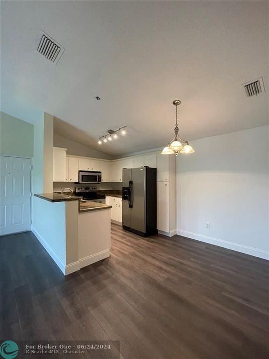 Recently Rented: $1,750 (1 beds, 1 baths, 846 Square Feet)