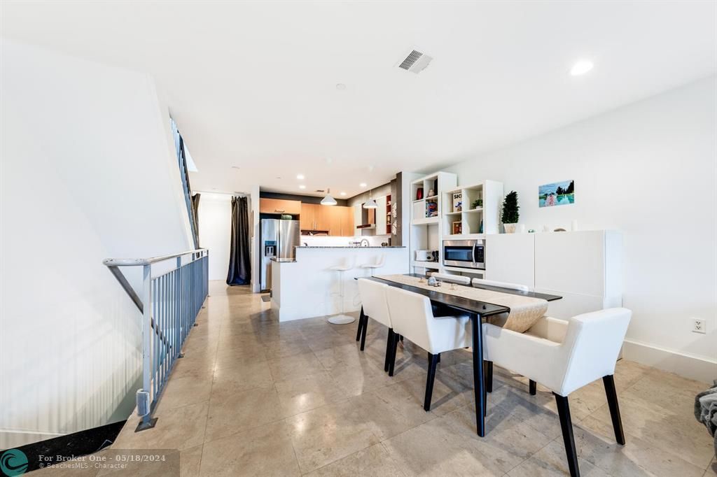 Recently Sold: $780,000 (3 beds, 3 baths, 2007 Square Feet)
