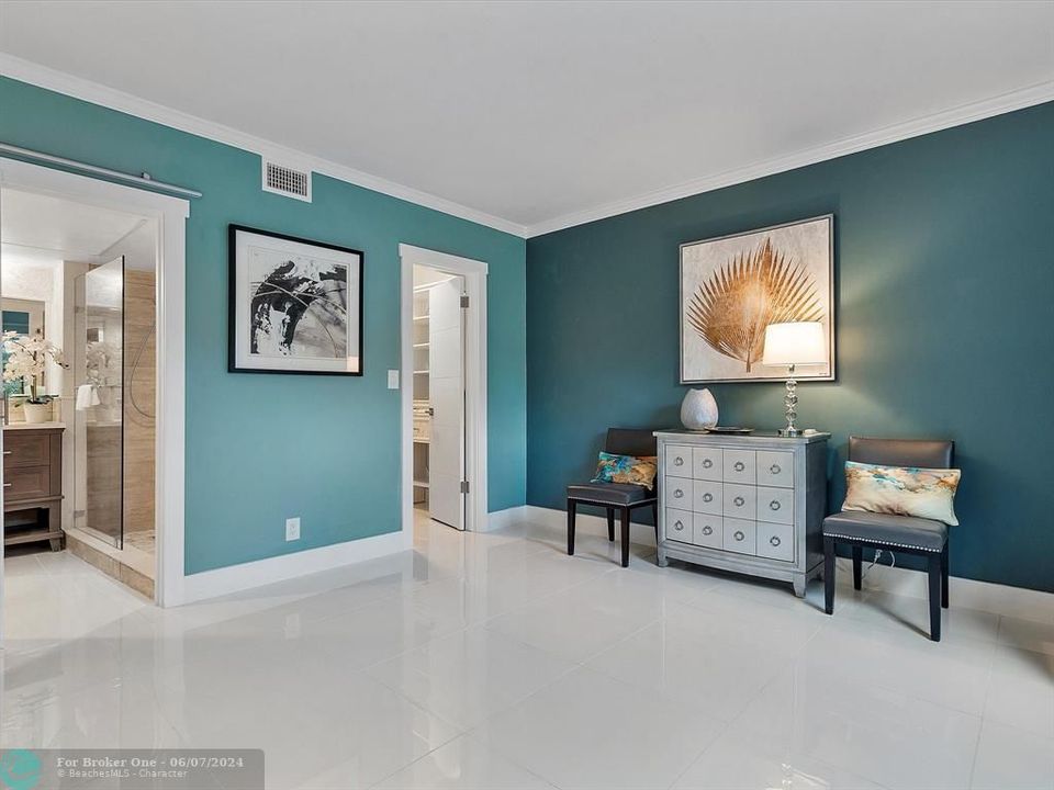 Active With Contract: $226,000 (1 beds, 1 baths, 709 Square Feet)