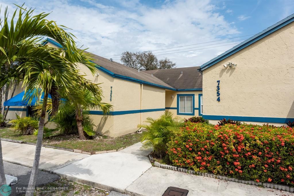 Recently Sold: $315,000 (2 beds, 2 baths, 1139 Square Feet)