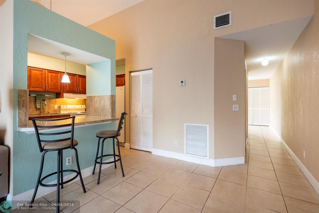 Active With Contract: $315,000 (2 beds, 2 baths, 1139 Square Feet)