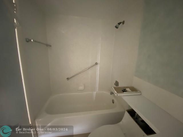 For Sale: $81,000 (1 beds, 1 baths, 760 Square Feet)