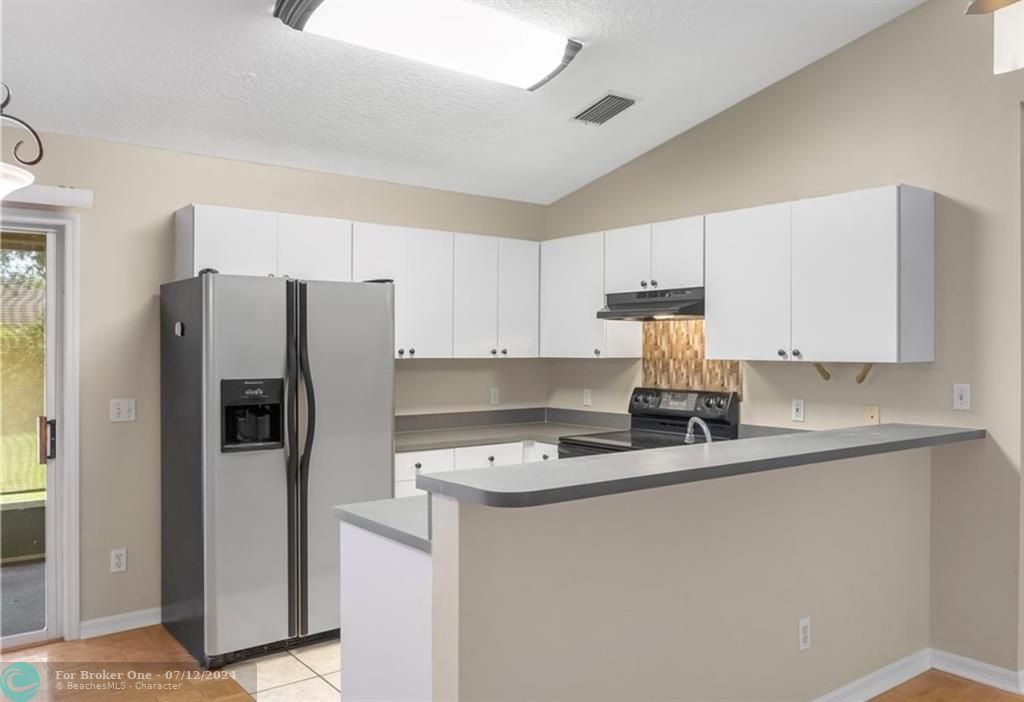 Active With Contract: $299,900 (3 beds, 2 baths, 1147 Square Feet)