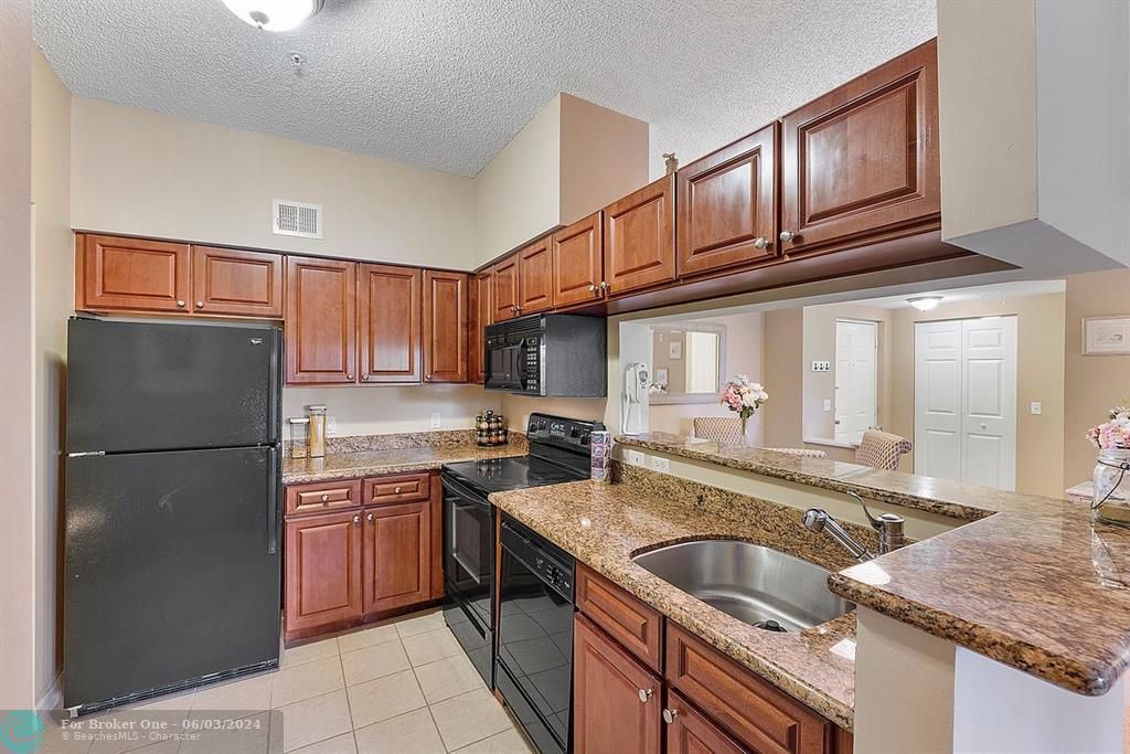 Recently Sold: $375,000 (2 beds, 2 baths, 1131 Square Feet)