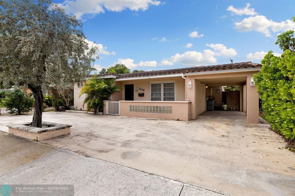 Active With Contract: $495,000 (3 beds, 2 baths, 1464 Square Feet)