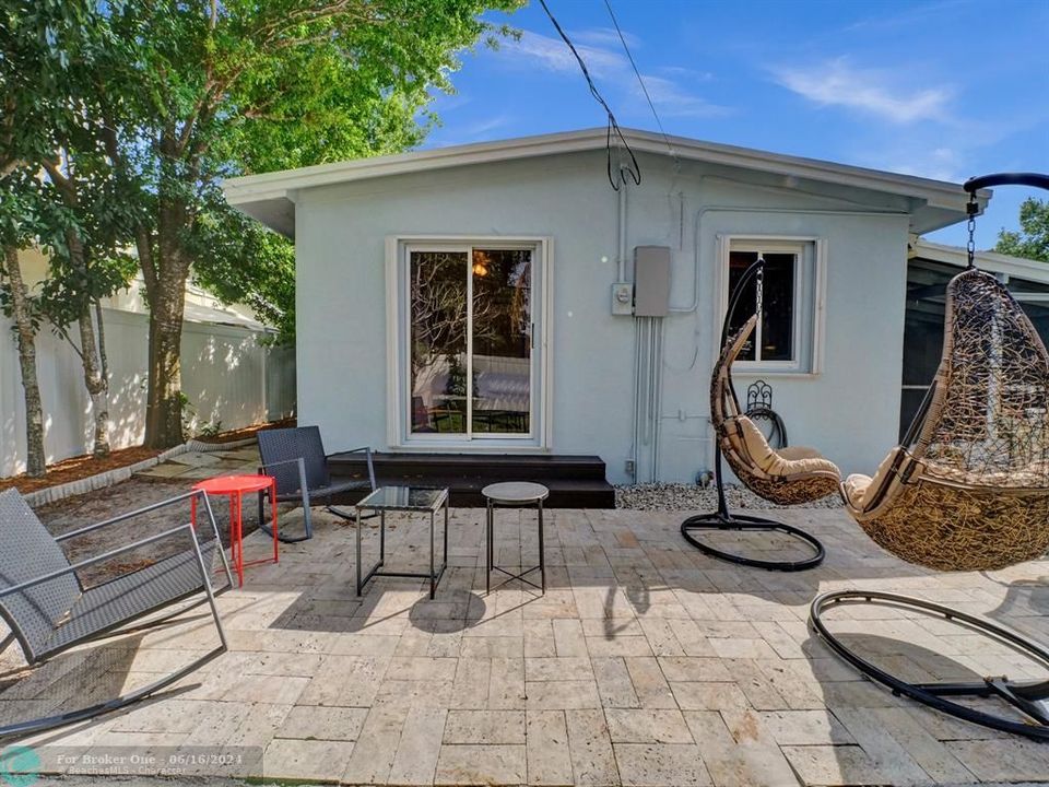 Recently Sold: $625,000 (3 beds, 2 baths, 1274 Square Feet)