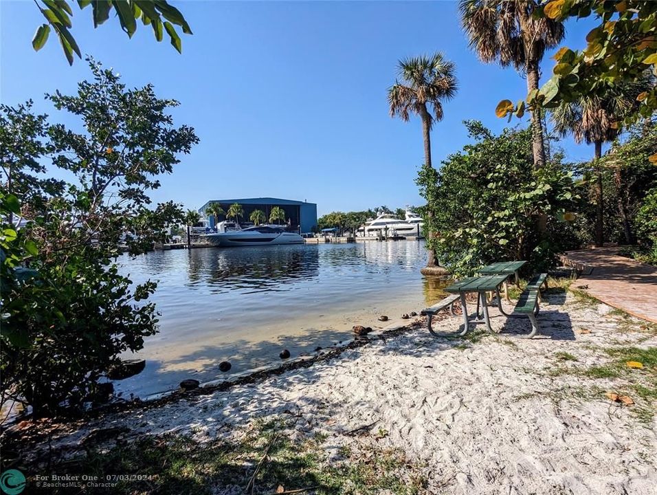 Recently Sold: $625,000 (3 beds, 2 baths, 1274 Square Feet)
