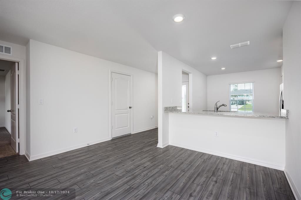 Active With Contract: $395,900 (3 beds, 2 baths, 1270 Square Feet)