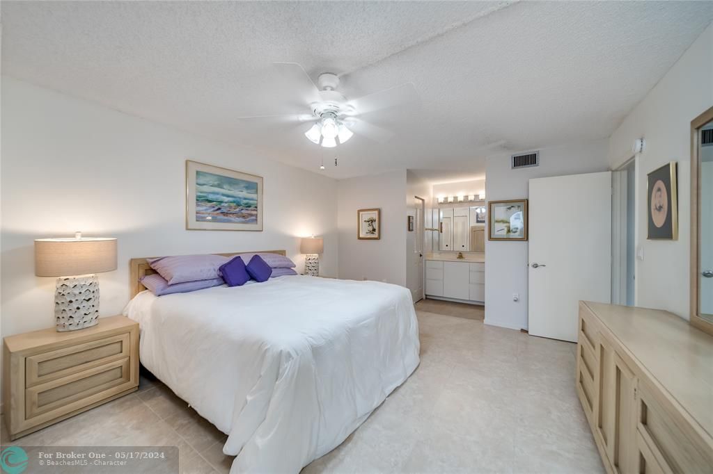 For Sale: $299,000 (2 beds, 2 baths, 1550 Square Feet)