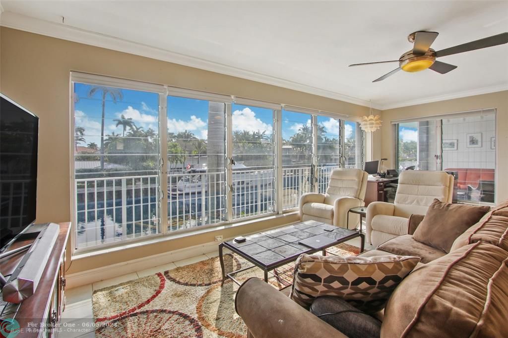 Active With Contract: $2,650 (2 beds, 2 baths, 1140 Square Feet)