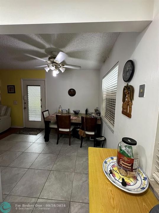 For Sale: $135,000 (2 beds, 2 baths, 907 Square Feet)