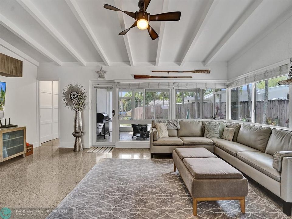 Active With Contract: $995,000 (3 beds, 2 baths, 1500 Square Feet)