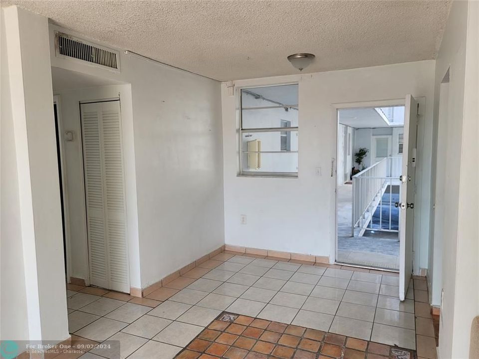 Active With Contract: $2,200 (2 beds, 2 baths, 922 Square Feet)