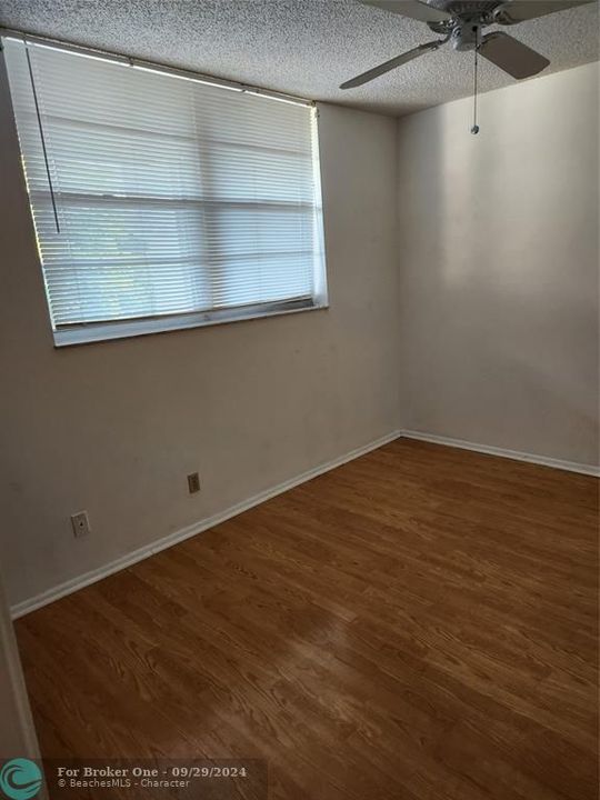 For Sale: $185,000 (2 beds, 2 baths, 980 Square Feet)