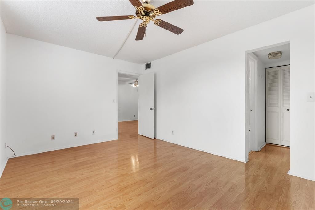 For Sale: $185,000 (2 beds, 2 baths, 980 Square Feet)