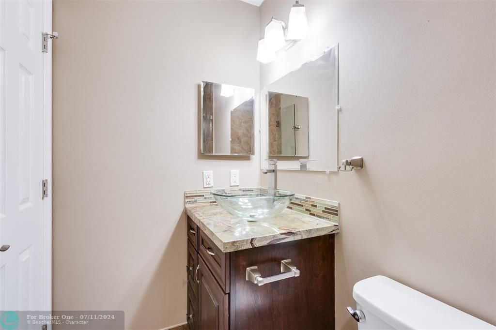 For Sale: $374,800 (2 beds, 2 baths, 1291 Square Feet)