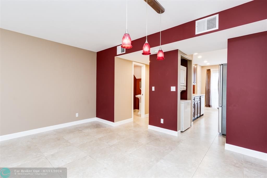 For Sale: $374,800 (2 beds, 2 baths, 1291 Square Feet)