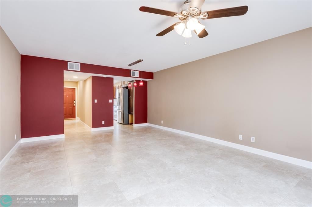 For Sale: $374,800 (2 beds, 2 baths, 1291 Square Feet)