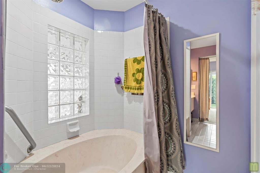最近售出: $465,000 (2 贝兹, 2 浴室, 1141 平方英尺)