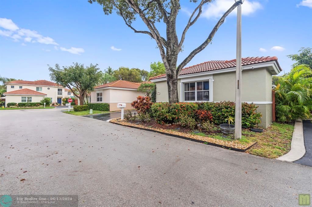 Recently Sold: $465,000 (2 beds, 2 baths, 1141 Square Feet)