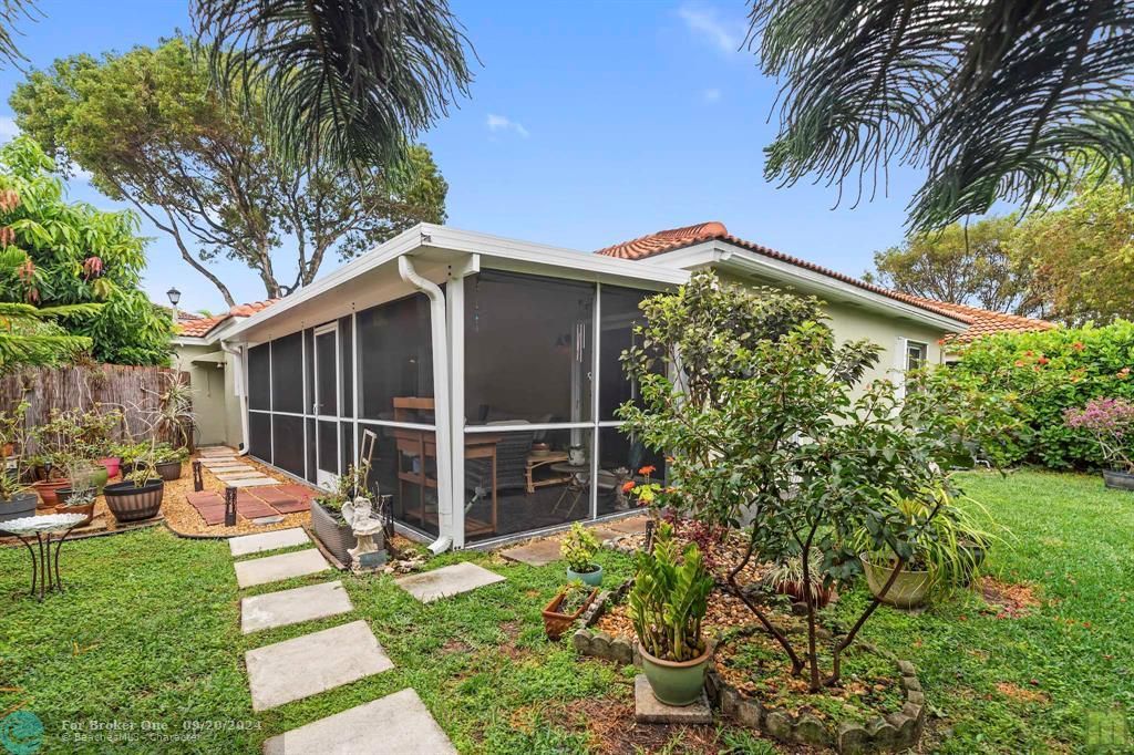 Recently Sold: $465,000 (2 beds, 2 baths, 1141 Square Feet)