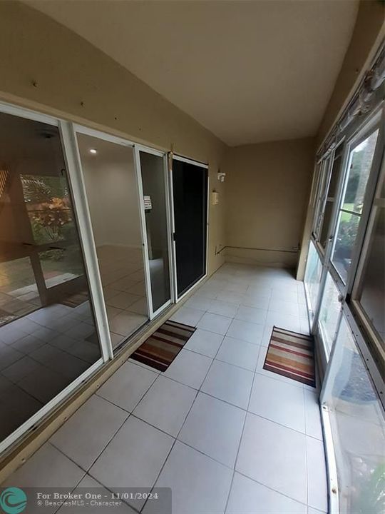 Vendido Recientemente: $439,900 (2 camas, 2 baños, 1302 Pies cuadrados)