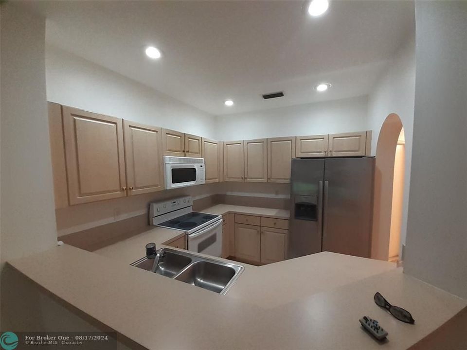 For Sale: $439,900 (2 beds, 2 baths, 1302 Square Feet)