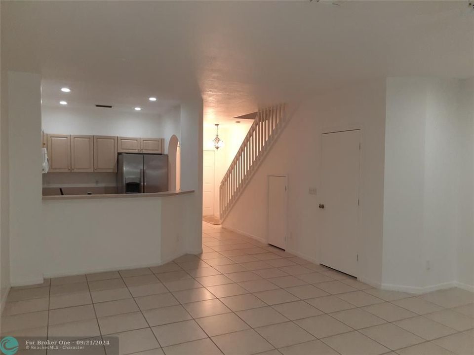 Vendido Recientemente: $439,900 (2 camas, 2 baños, 1302 Pies cuadrados)