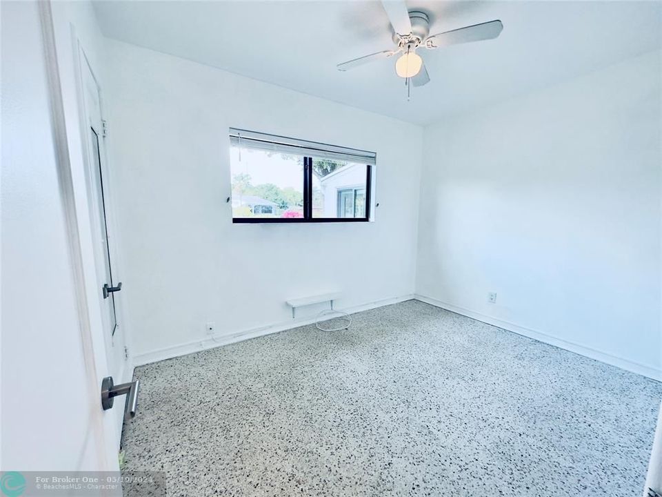 For Sale: $3,500 (2 beds, 1 baths, 1692 Square Feet)