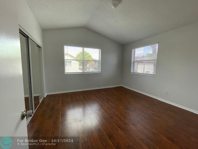 Recently Rented: $2,900 (3 beds, 2 baths, 1712 Square Feet)