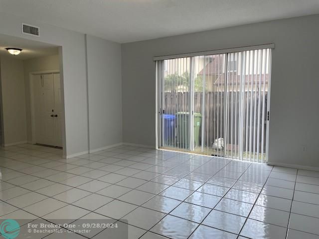 Recently Rented: $2,900 (3 beds, 2 baths, 1712 Square Feet)