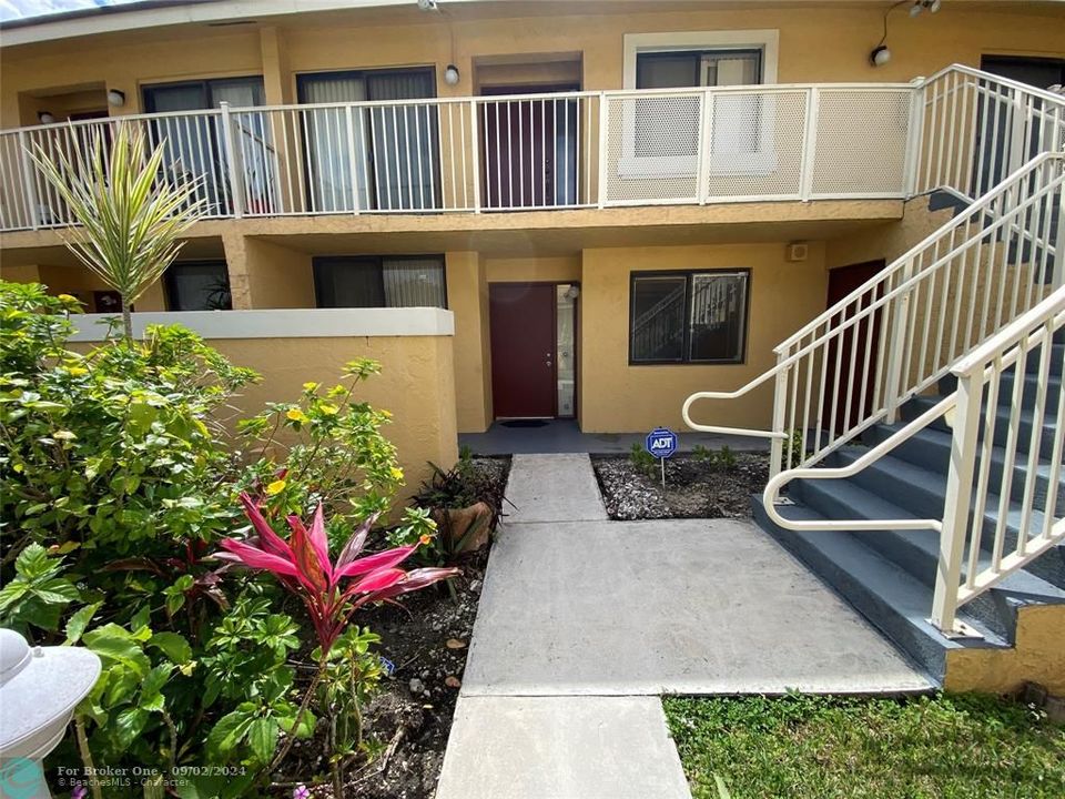 Recently Rented: $2,100 (2 beds, 2 baths, 1180 Square Feet)