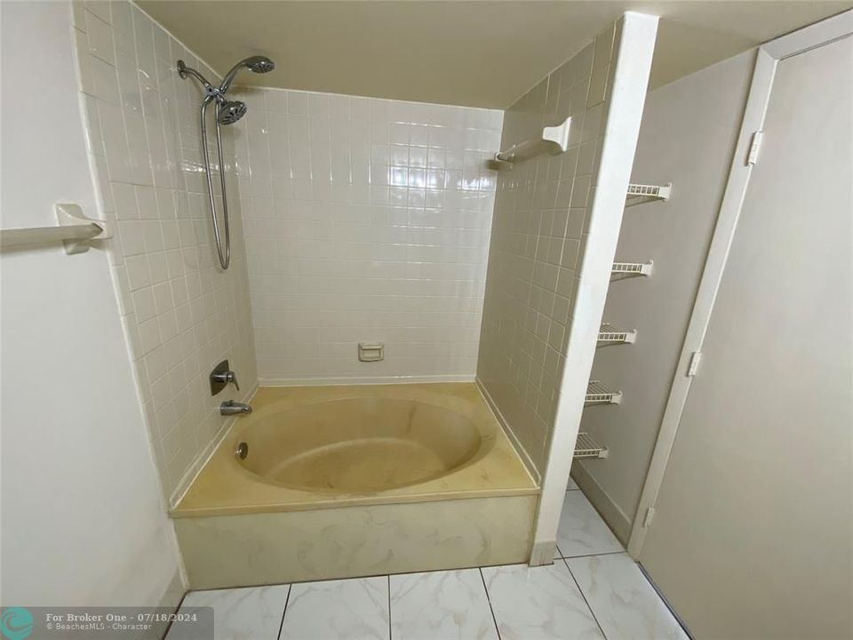 В аренду: $2,100 (2 спален, 2 ванн, 1180 Квадратных фут)