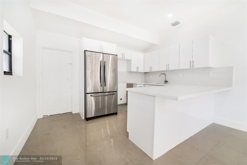 For Sale: $2,600 (2 beds, 1 baths, 1336 Square Feet)