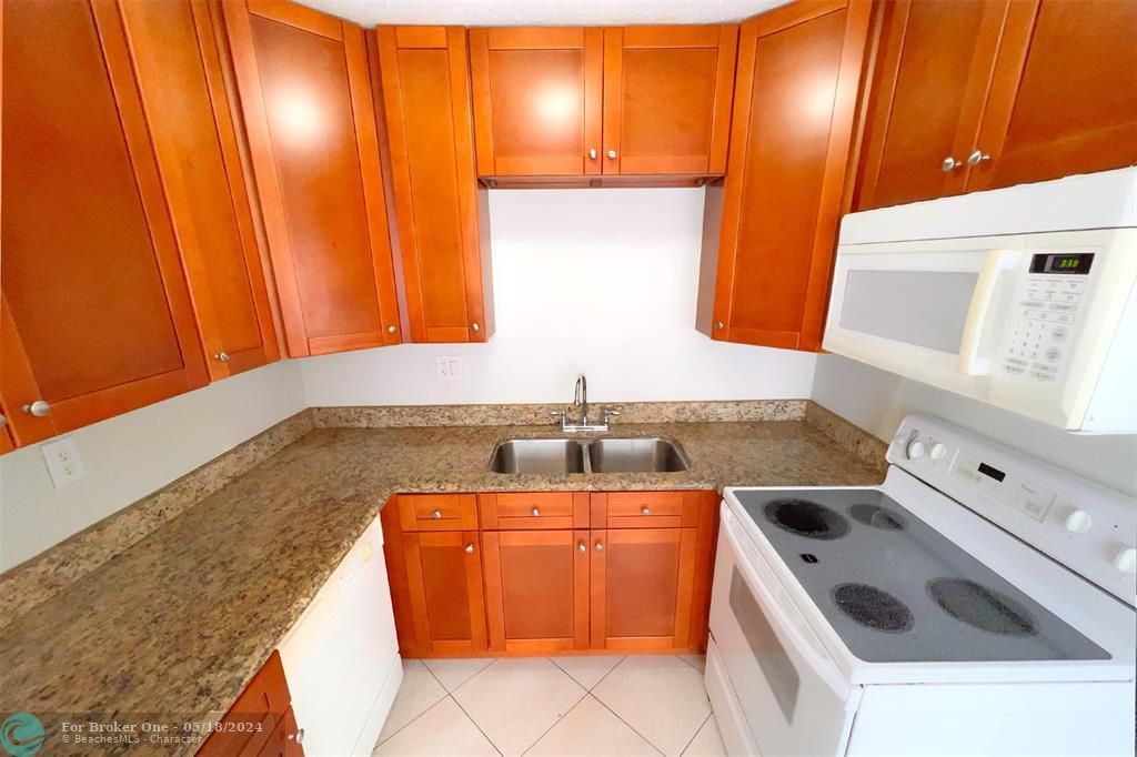 Recently Sold: $1,995 (2 beds, 1 baths, 2734 Square Feet)