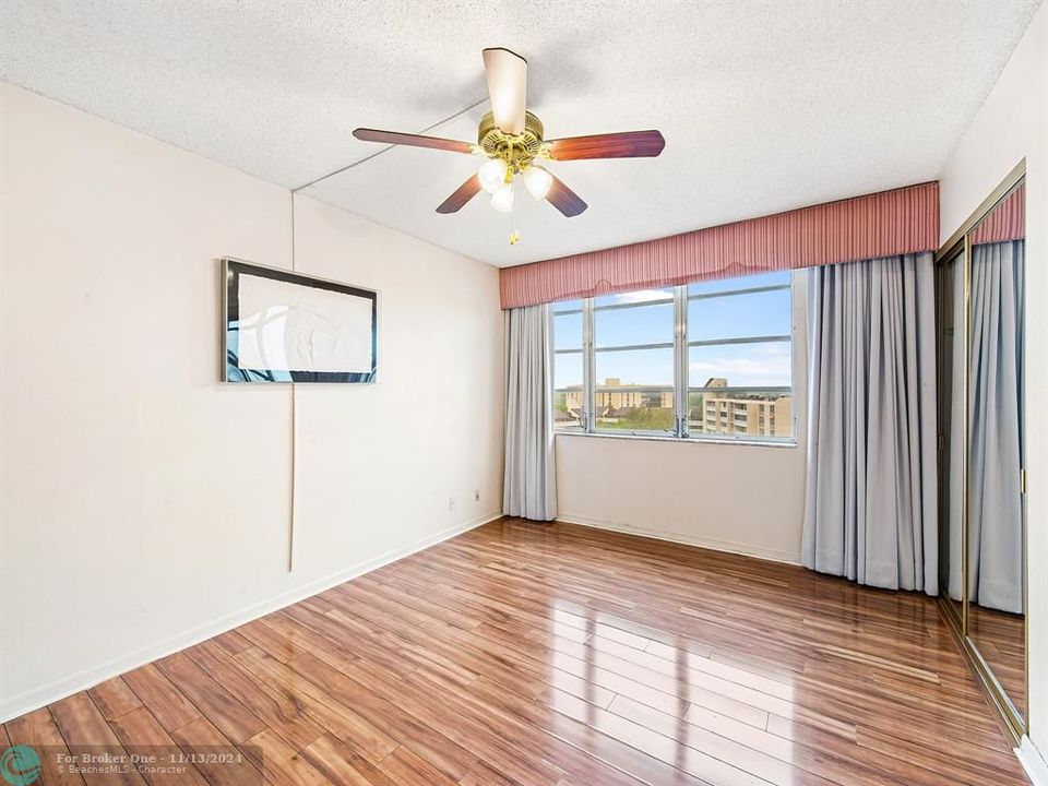 Active With Contract: $118,900 (2 beds, 2 baths, 1110 Square Feet)