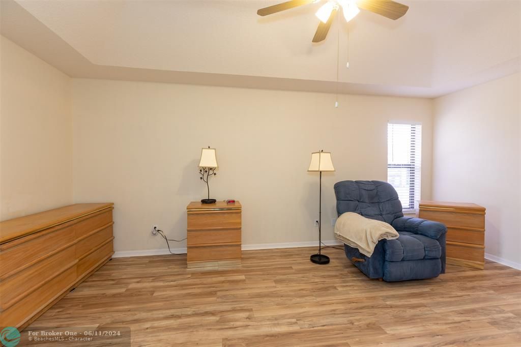 Active With Contract: $415,000 (3 beds, 2 baths, 1910 Square Feet)