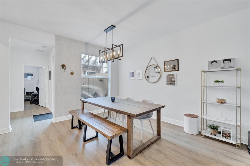 Active With Contract: $575,000 (3 beds, 3 baths, 1924 Square Feet)