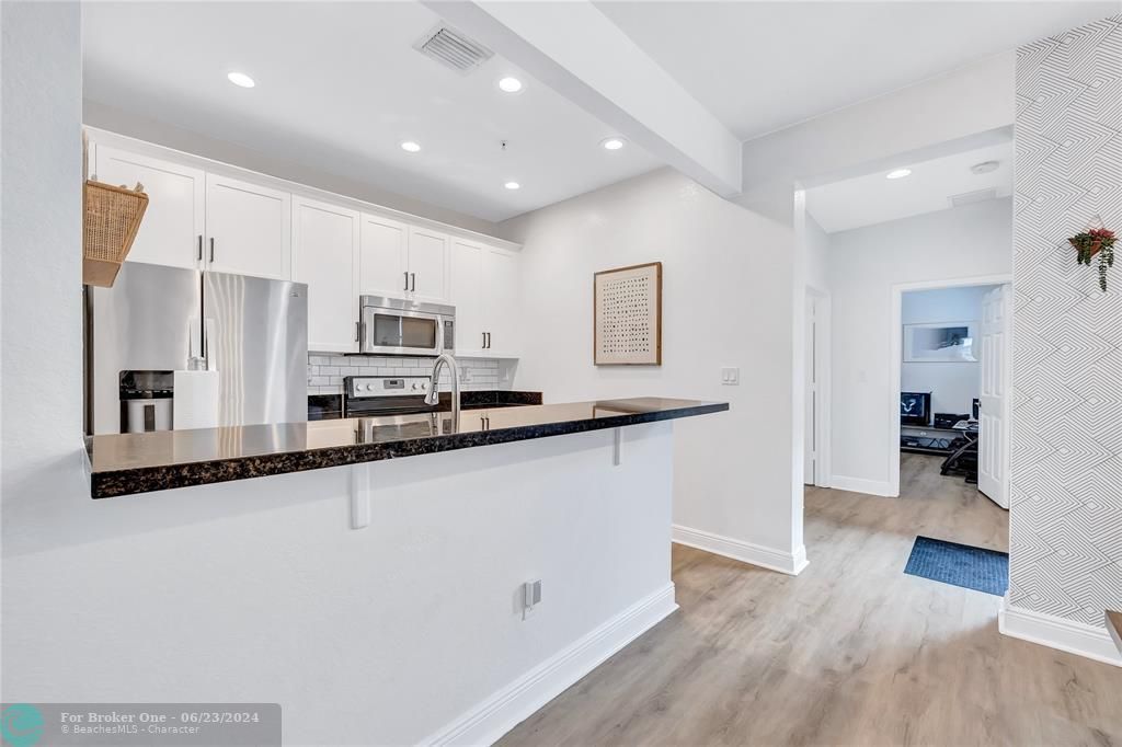 Active With Contract: $575,000 (3 beds, 3 baths, 1924 Square Feet)